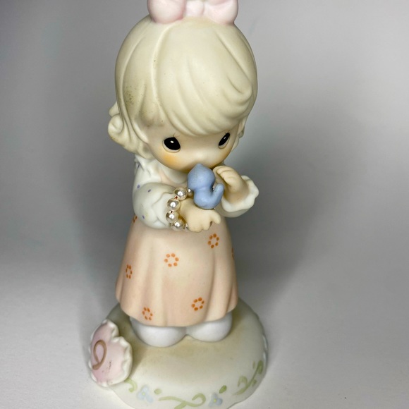 Vintage Precious Moments Growing in Grace Age 9 Blonde - Picture 1 of 5